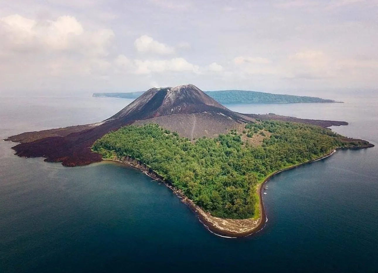 Tur Gunung Krakatau Sebesi