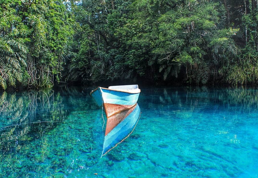 Danau Labuan Cermin (Foto: Instagram/_alvarez_54)