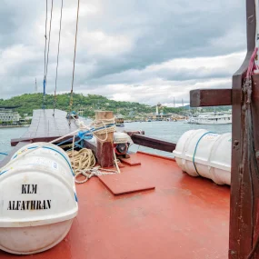 kapal phinisi labuan bajo