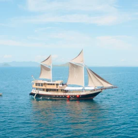 kapal phinisi labuan bajo