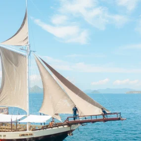 kapal phinisi labuan bajo