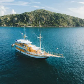 kapal phinisi labuan bajo