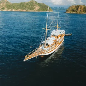 kapal phinisi labuan bajo