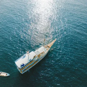 kapal phinisi labuan bajo