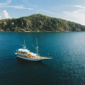 kapal phinisi labuan bajo