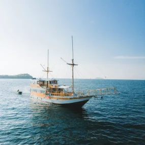 kapal phinisi labuan bajo