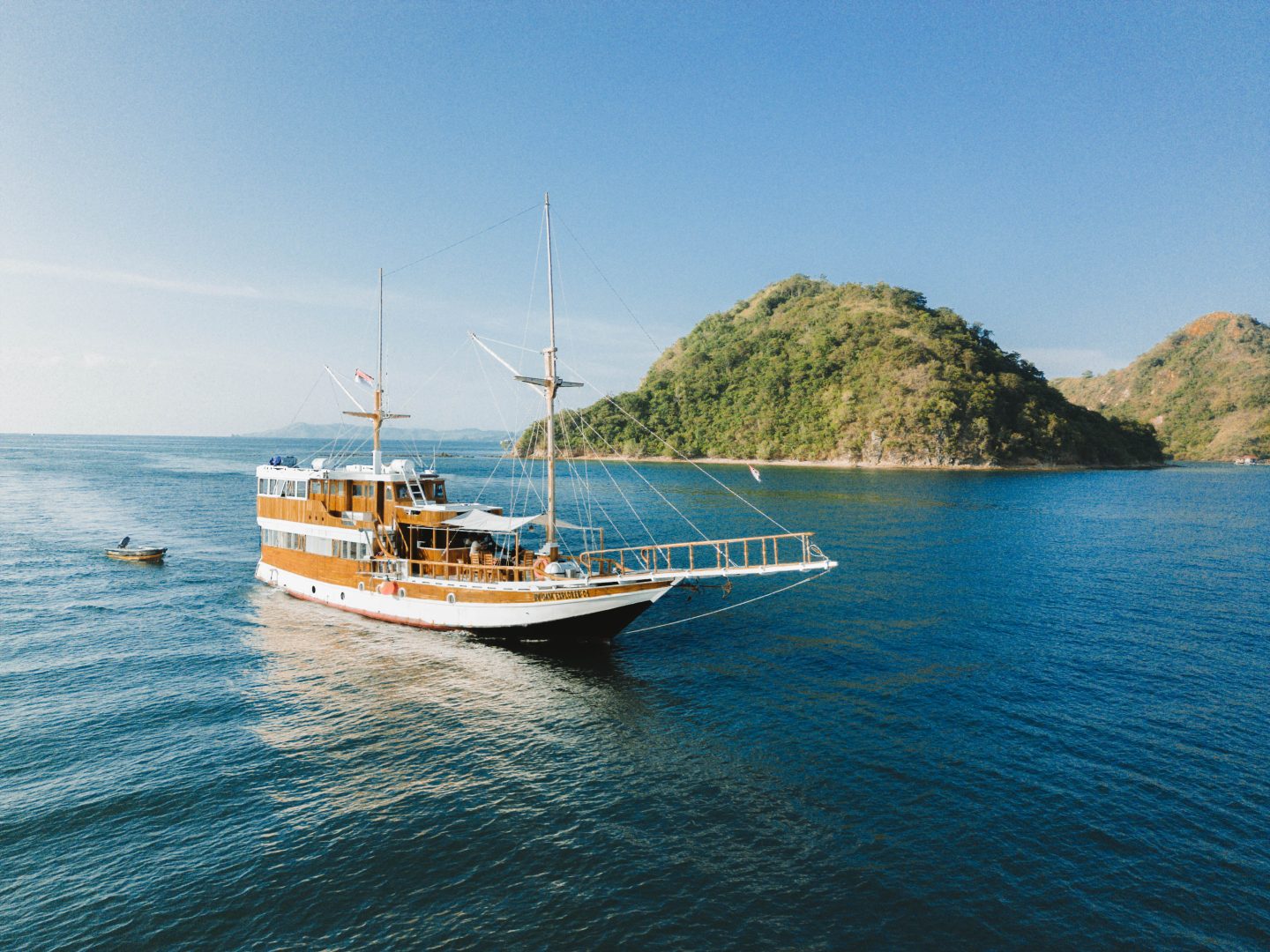 Kapal Phinisi Labuan Bajo Deluxe 3