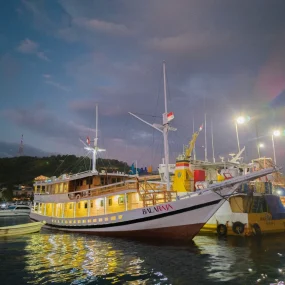 kapal phinisi labuan bajo