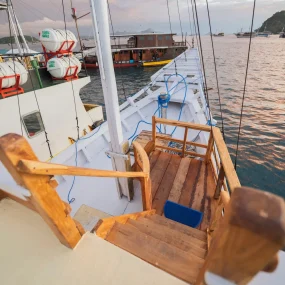 kapal phinisi labuan bajo