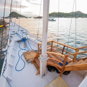 kapal phinisi labuan bajo