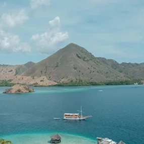 kapal phinisi labuan bajo