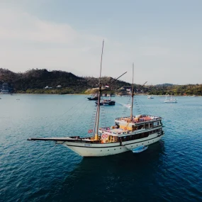 kapal phinisi labuan bajo