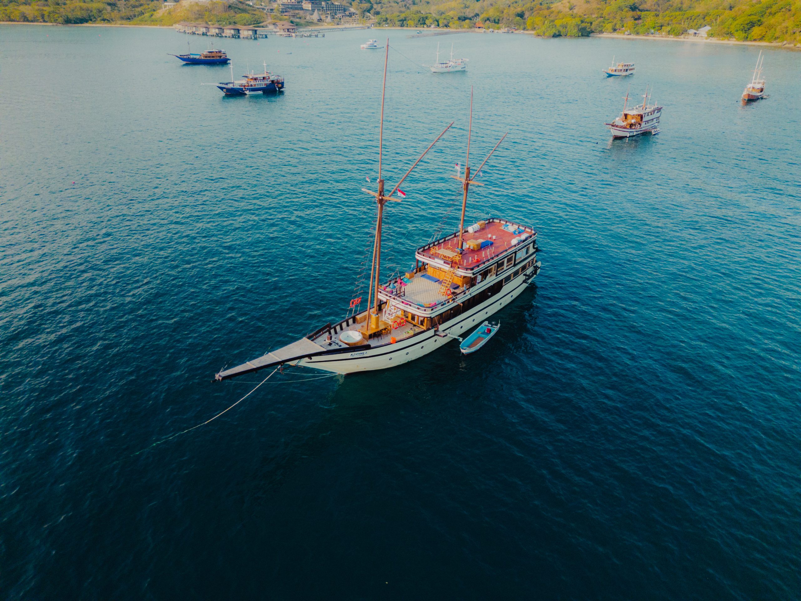 Kapal Phinisi Labuan Bajo Luxury 1