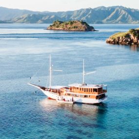 kapal phinisi labuan bajo