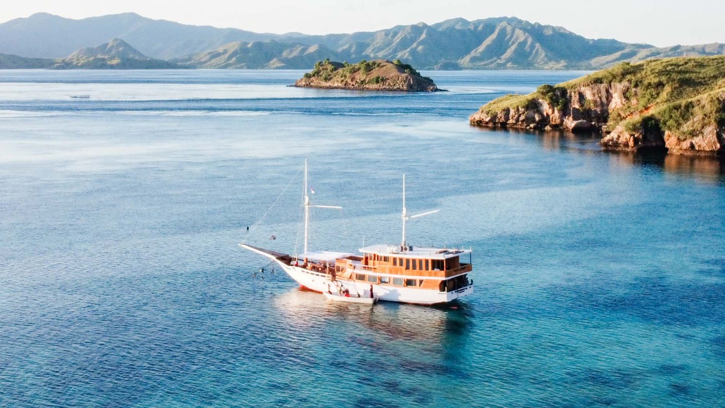 kapal phinisi labuan bajo deluxe 2