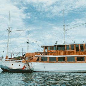 kapal phinisi labuan bajo