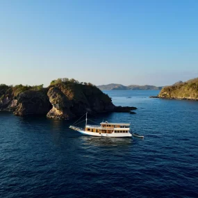 kapal phinisi labuan bajo