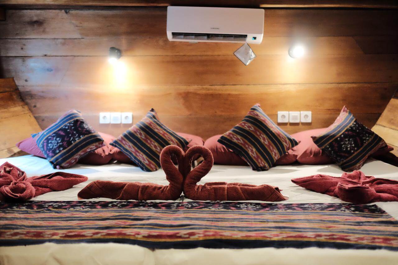 Sailing Komodo Phinisi Boat 6 kamar vip