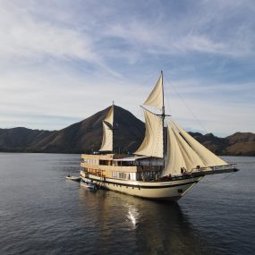 kapal phinisi labuan bajo