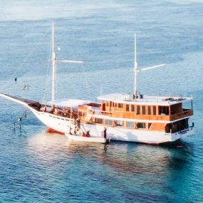 kapal phinisi labuan bajo
