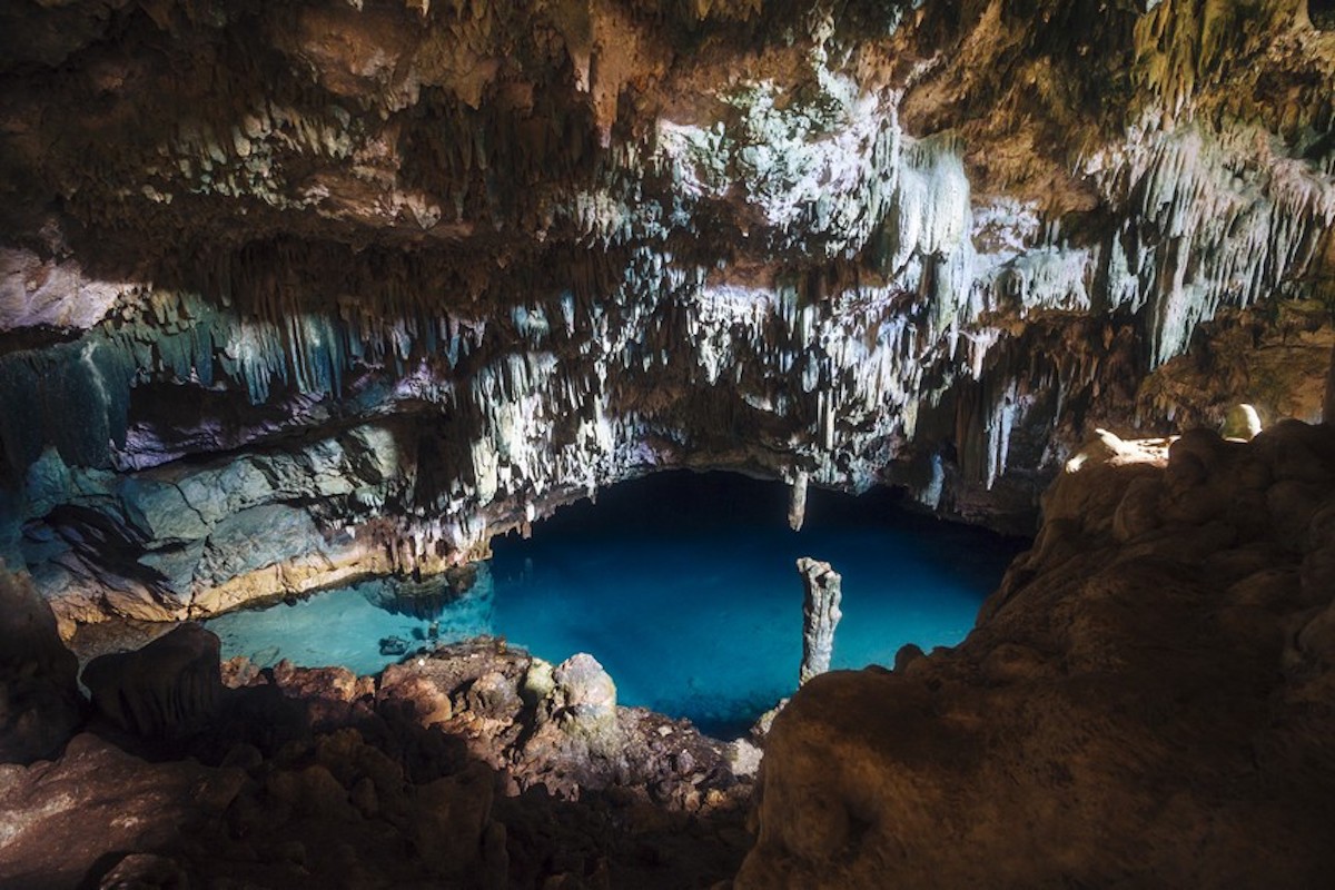 gua batu cermin di tur labuan bajo