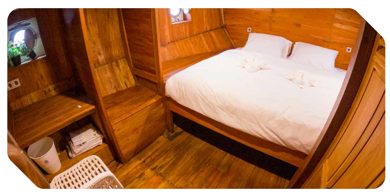 Sail Away Komodo Narasea Pandawa Santemako Bajo Sunset Ophelia Page 2 3 1 2